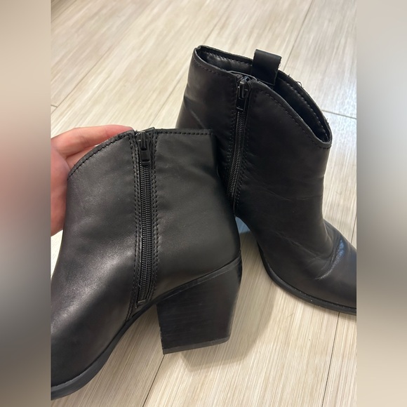 Naturalizer Fairmont Black Leather Bootie - Picture 12 of 13